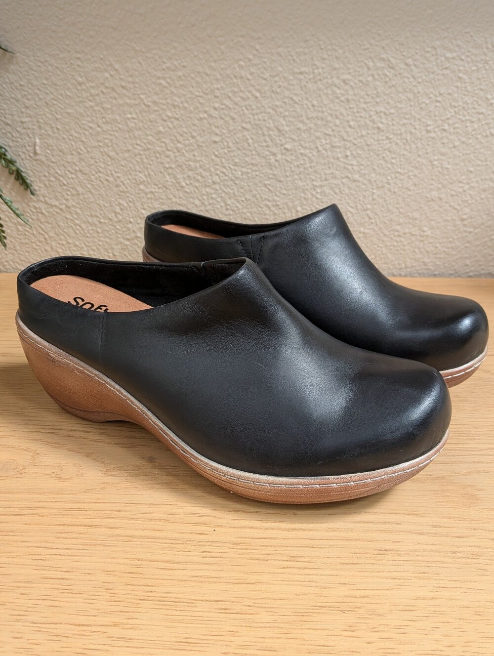 SoftWalk Madison Black Leather Slip On Platform Clog Comfort Shoes Size 7W